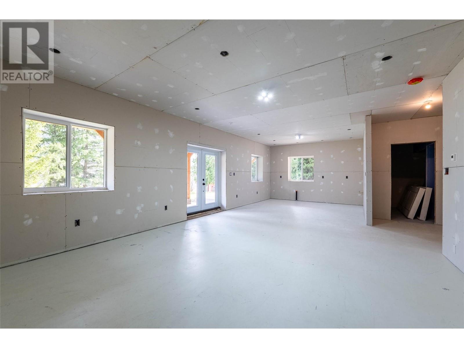 8774 6 Highway, Salmo, British Columbia  V0G 1Z0 - Photo 38 - 10343213