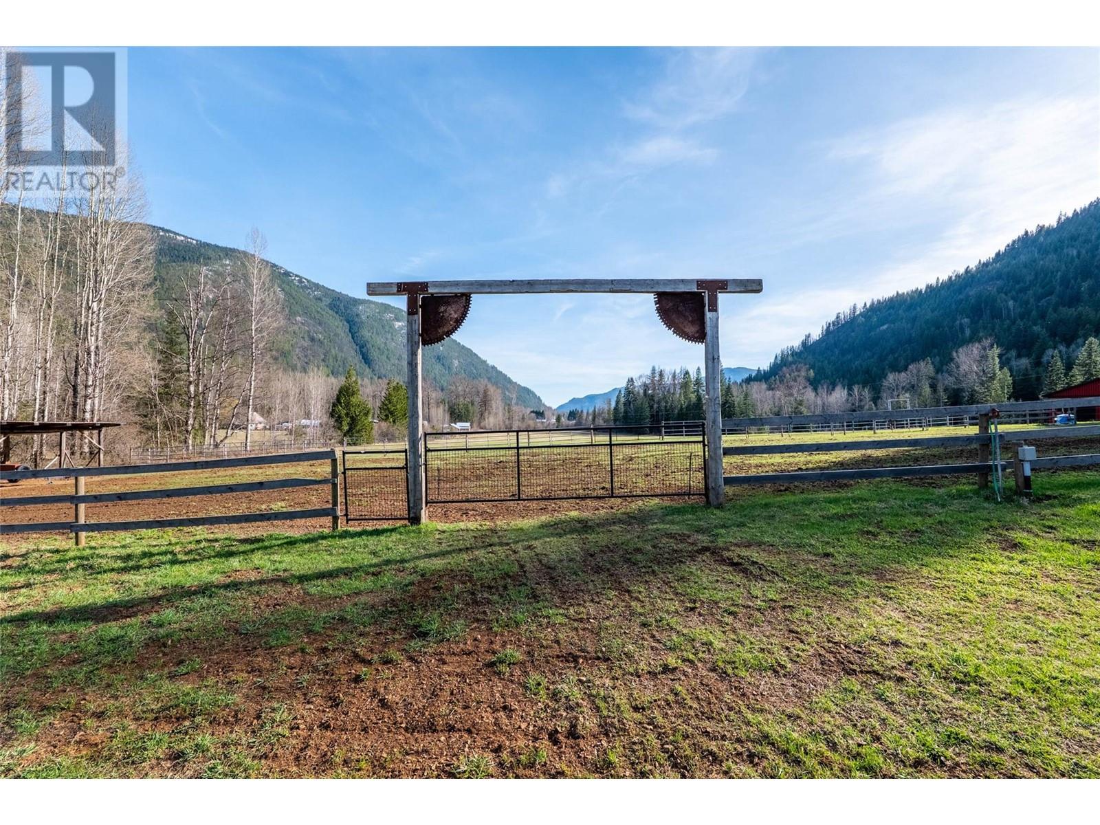 8774 6 Highway, Salmo, British Columbia  V0G 1Z0 - Photo 59 - 10343213