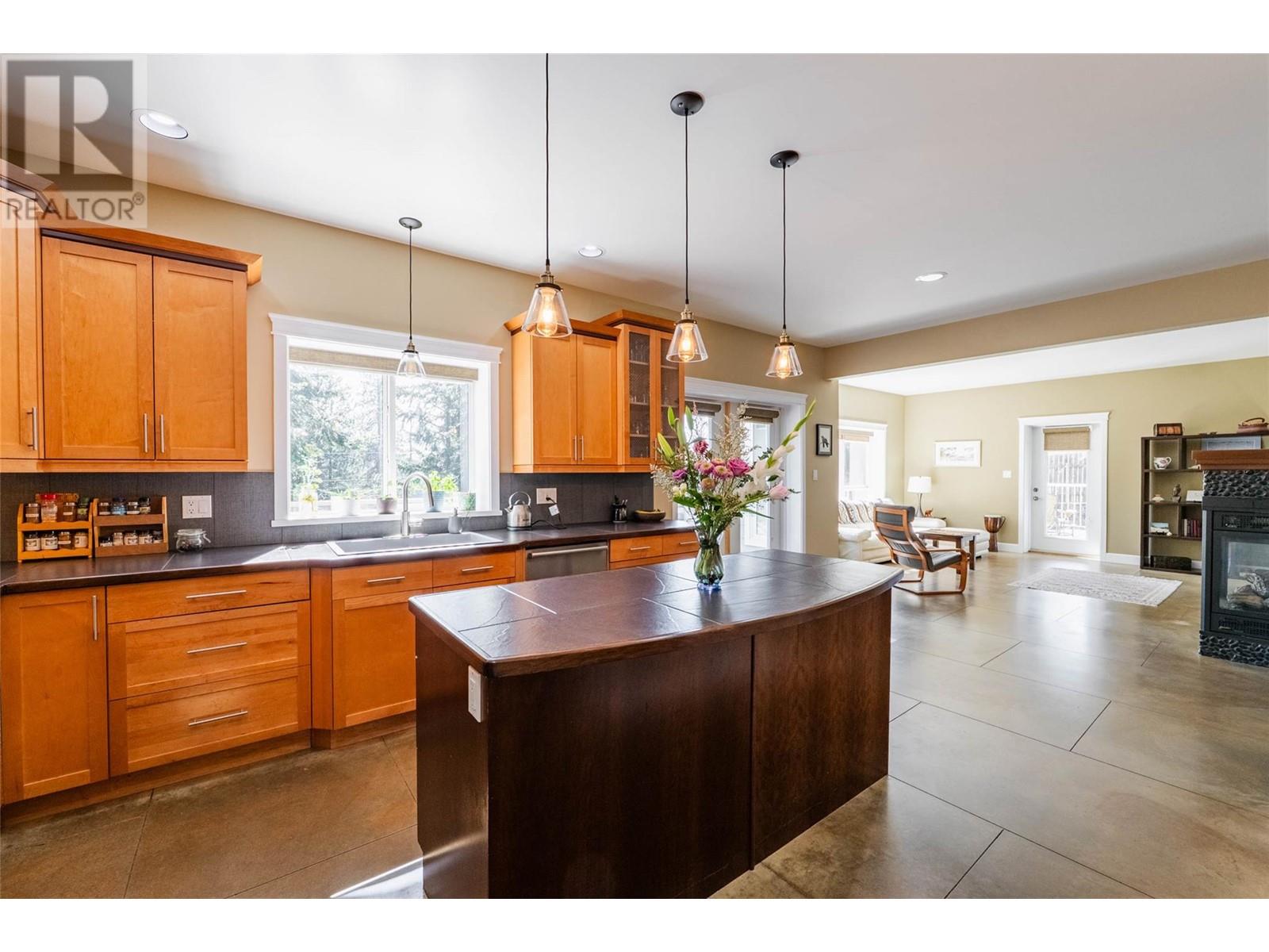 4062 Park View Drive, Bonnington, British Columbia  V0G 2G0 - Photo 7 - 10343627