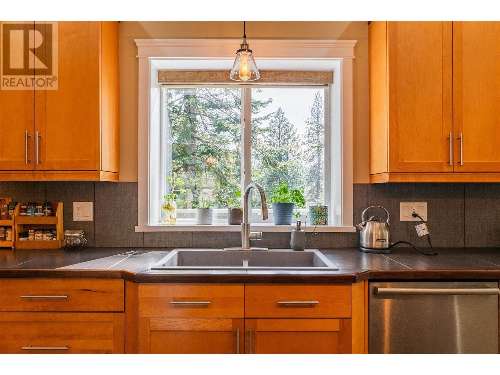 4062 Park View Drive, Bonnington, British Columbia  V0G 2G0 - Photo 8 - 10343627