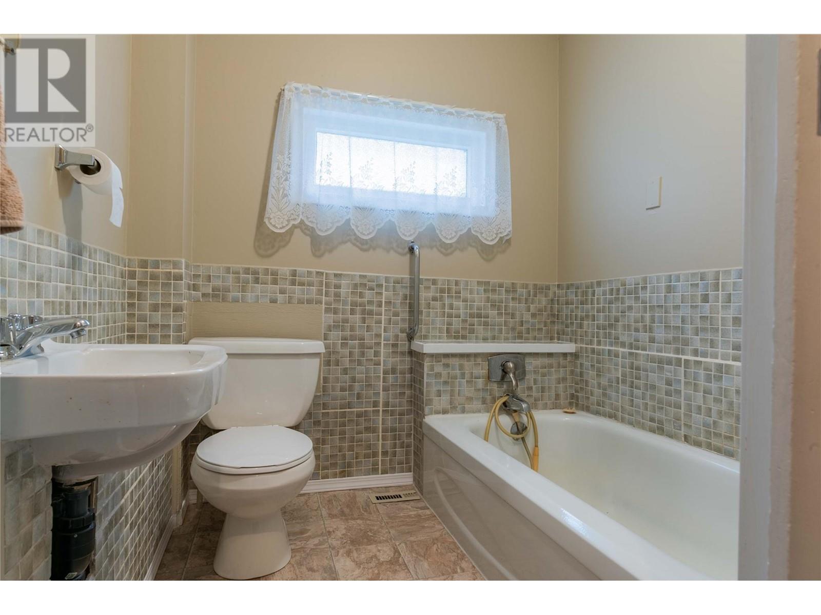 916 Nelson Avenue, Trail, British Columbia  V1R 3H2 - Photo 22 - 10344236