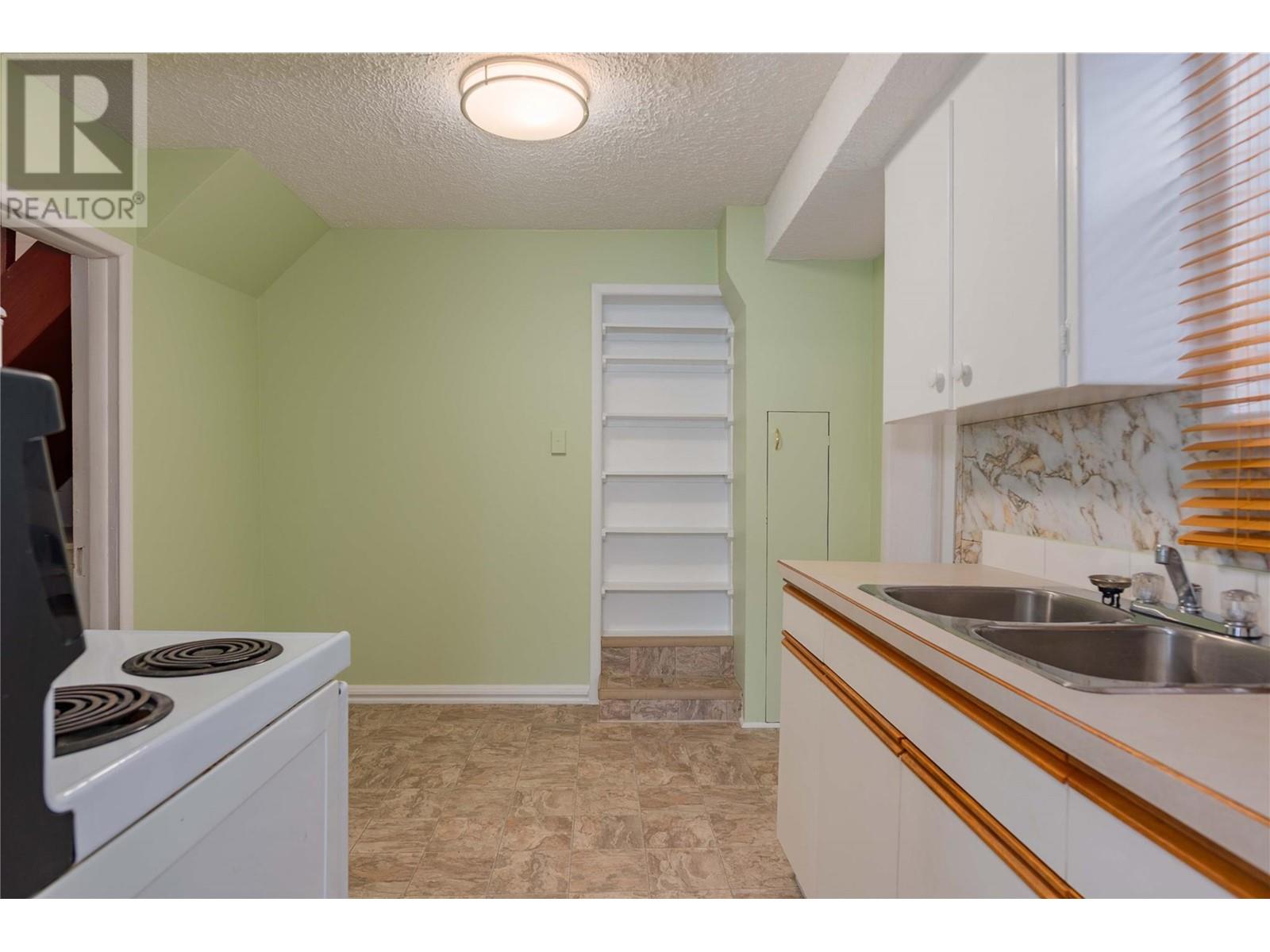 916 Nelson Avenue, Trail, British Columbia  V1R 3H2 - Photo 3 - 10344236