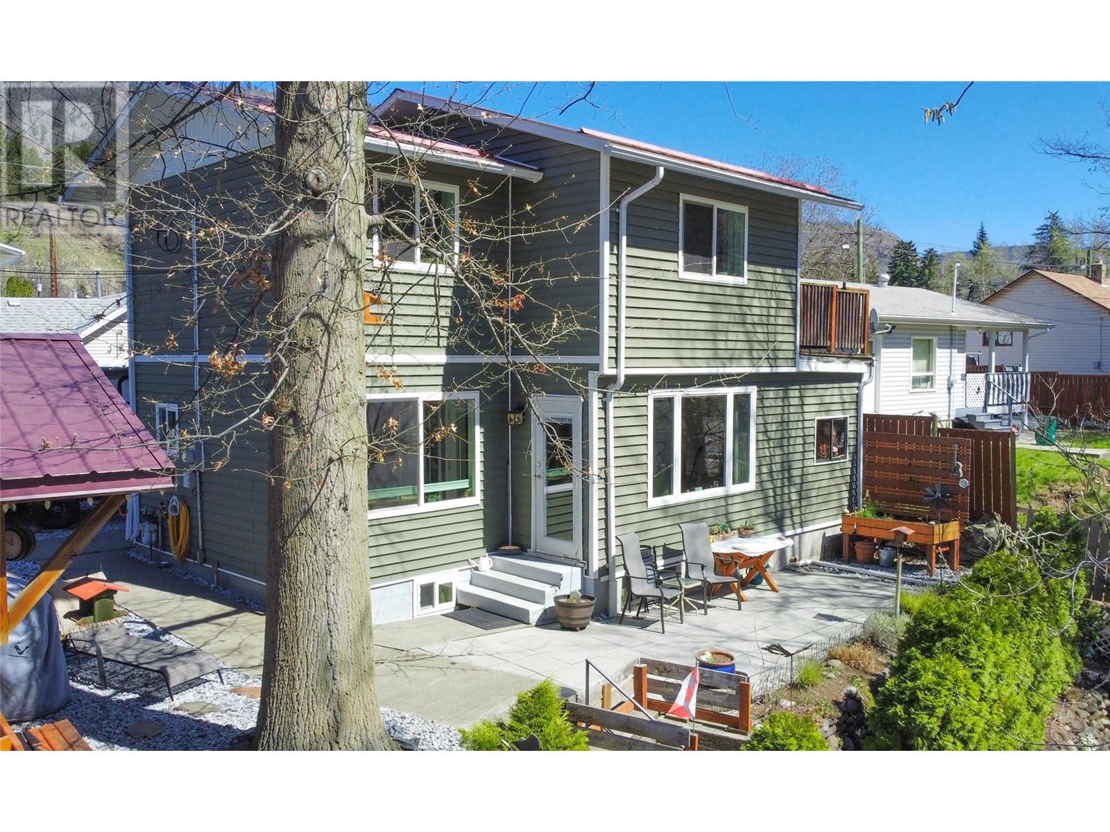 2229 Fifth Avenue, Trail, British Columbia  V1R 3E8 - Photo 1 - 10344238