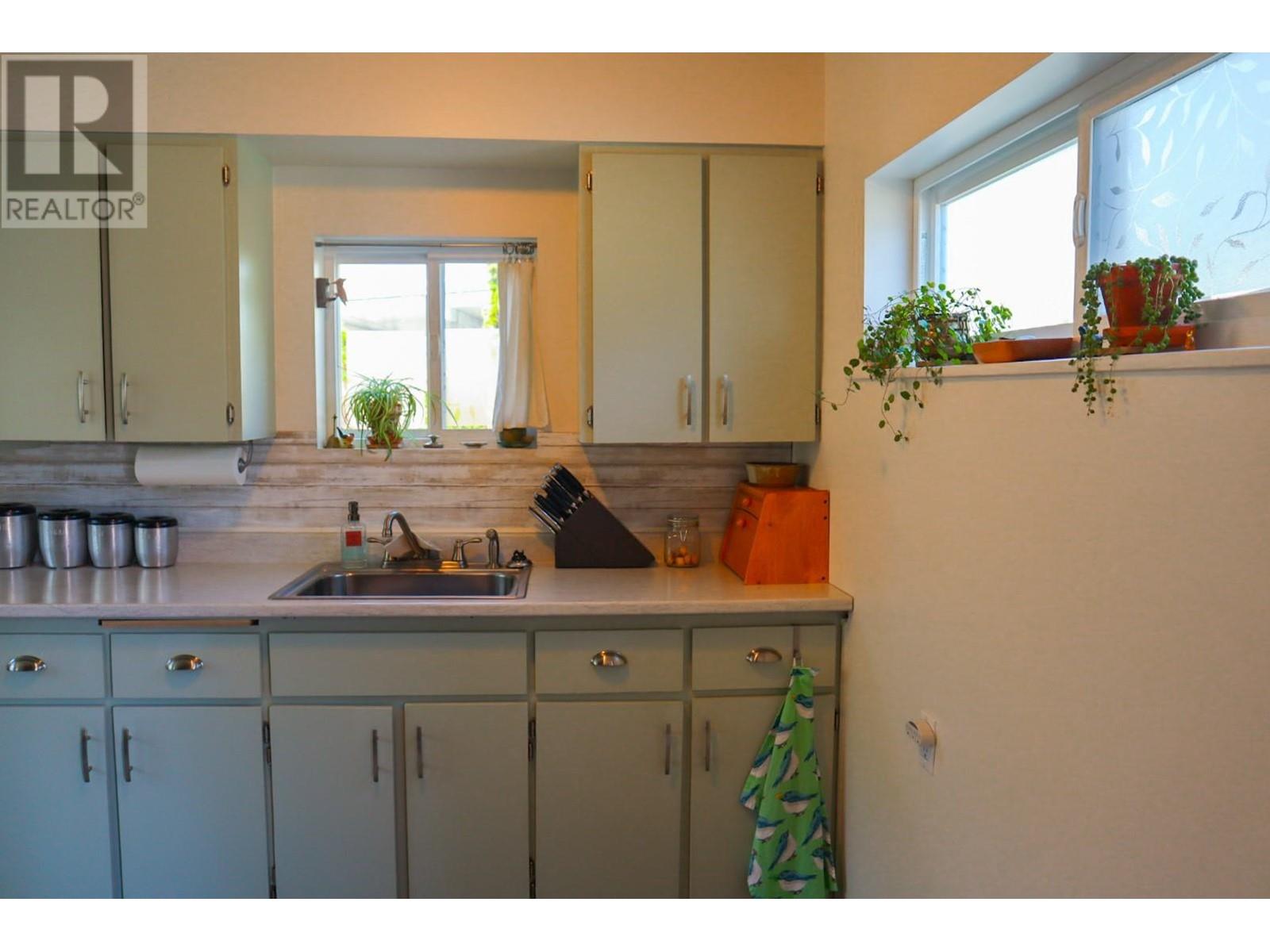 2229 Fifth Avenue, Trail, British Columbia  V1R 3E8 - Photo 13 - 10344238