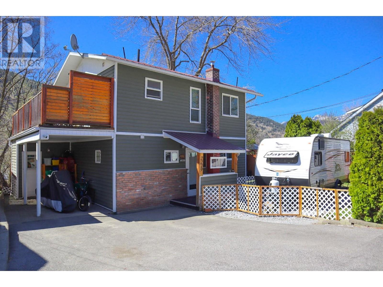 2229 Fifth Avenue, Trail, British Columbia  V1R 3E8 - Photo 2 - 10344238