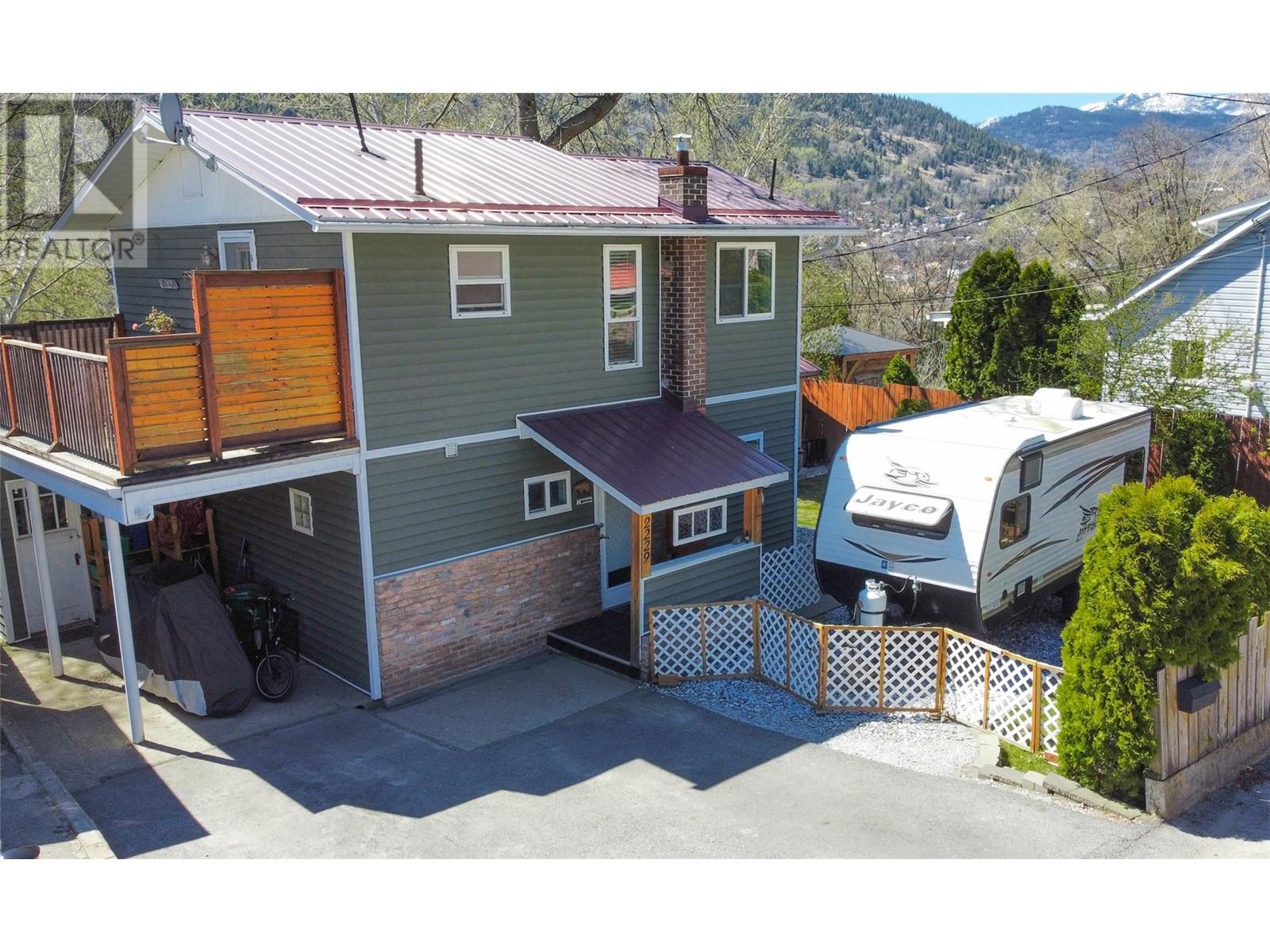 2229 Fifth Avenue, Trail, British Columbia  V1R 3E8 - Photo 3 - 10344238