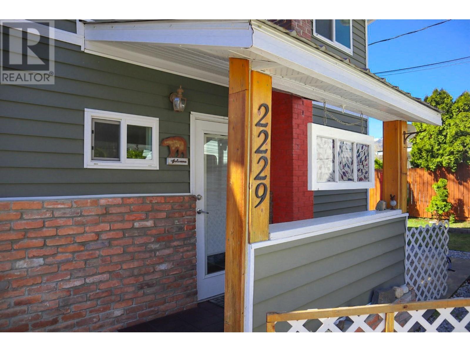 2229 Fifth Avenue, Trail, British Columbia  V1R 3E8 - Photo 4 - 10344238