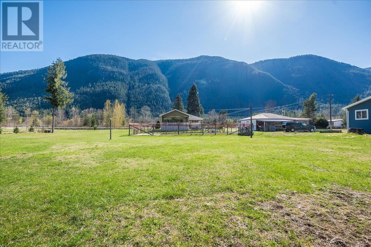 3006 Highway 6 Highway, Slocan Park, British Columbia  V0G 2E0 - Photo 12 - 10344520