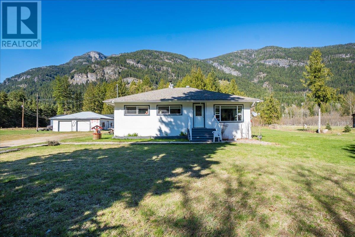 3006 Highway 6 Highway, Slocan Park, British Columbia  V0G 2E0 - Photo 13 - 10344520