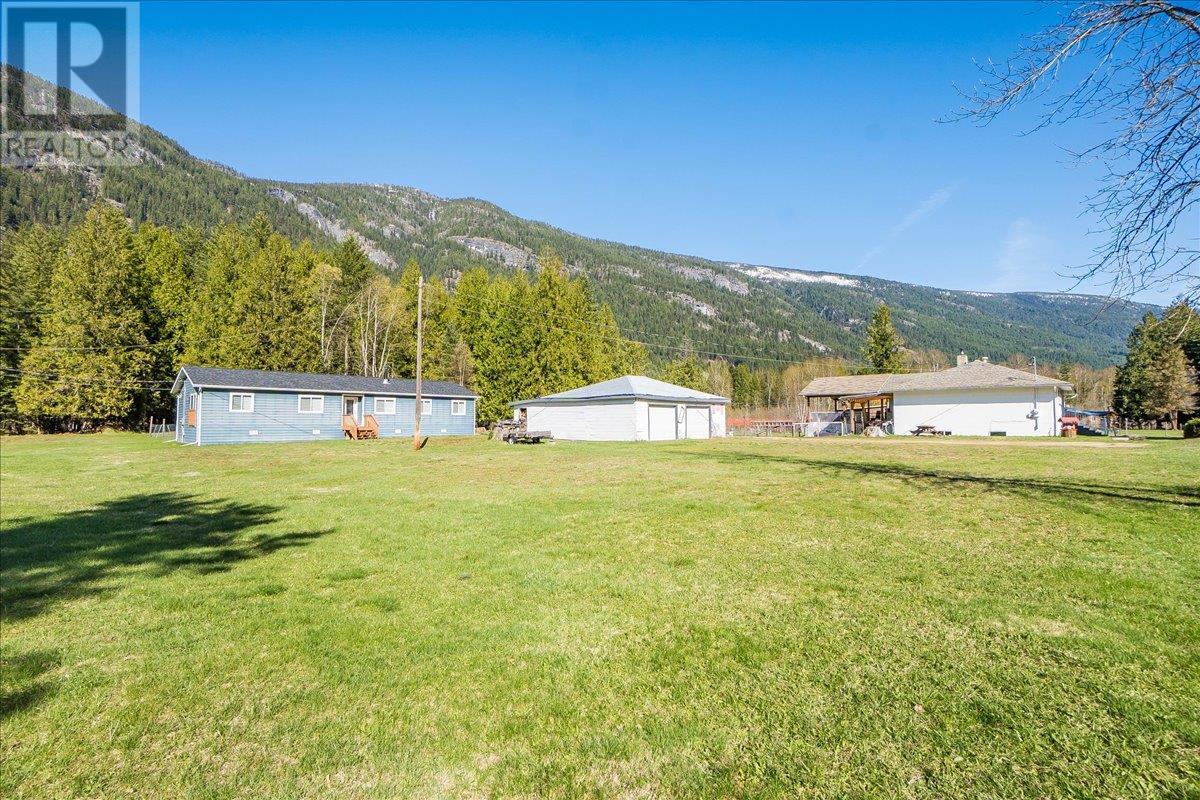 3006 Highway 6 Highway, Slocan Park, British Columbia  V0G 2E0 - Photo 14 - 10344520