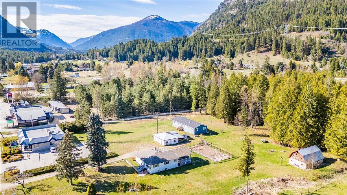 3006 Highway 6 Highway, Slocan Park, British Columbia  V0G 2E0 - Photo 2 - 10344520