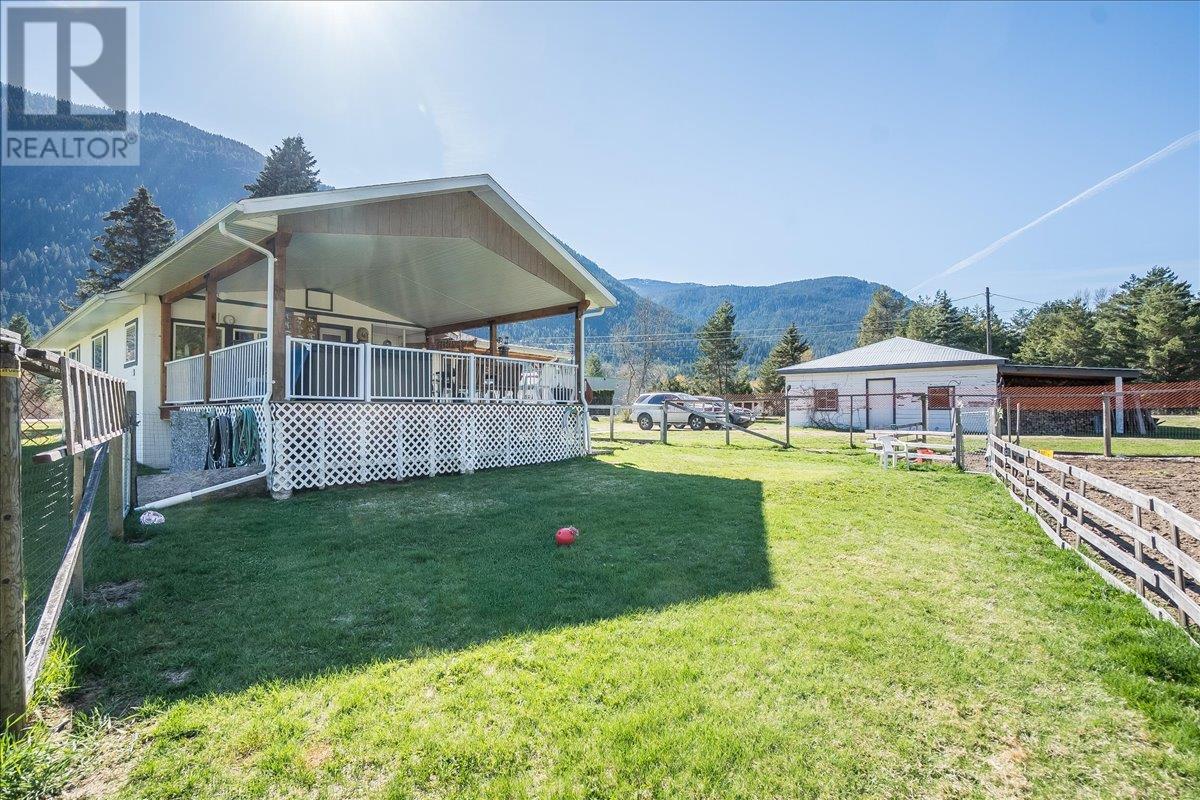 3006 Highway 6 Highway, Slocan Park, British Columbia  V0G 2E0 - Photo 3 - 10344520