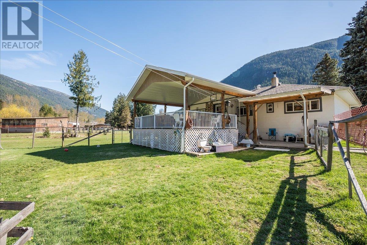3006 Highway 6 Highway, Slocan Park, British Columbia  V0G 2E0 - Photo 4 - 10344520