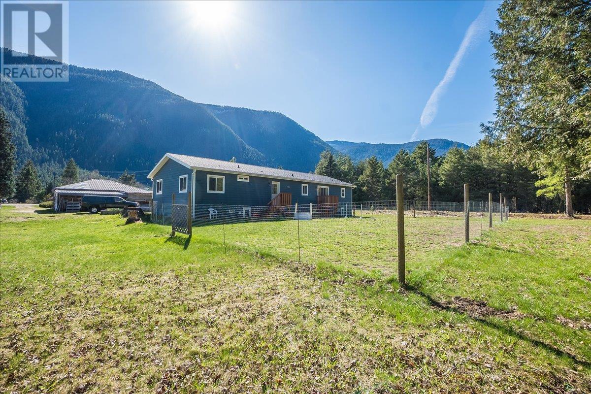 3006 Highway 6 Highway, Slocan Park, British Columbia  V0G 2E0 - Photo 7 - 10344520