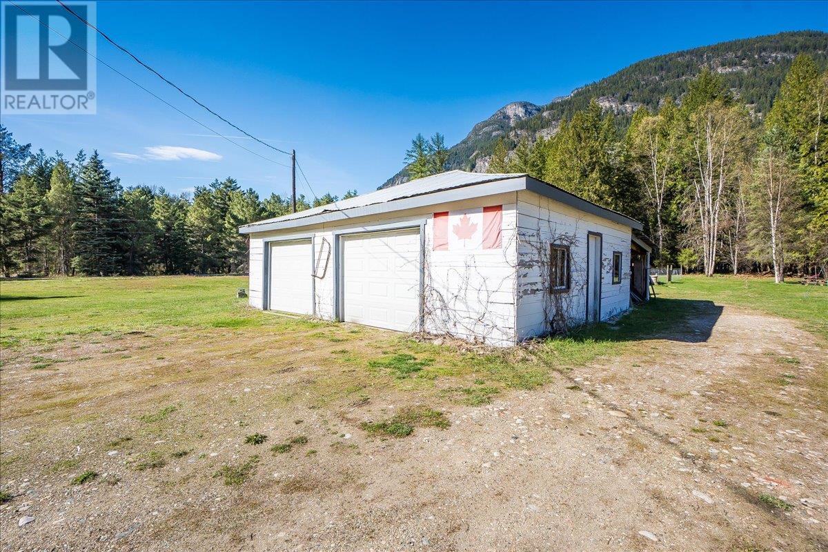 3006 Highway 6 Highway, Slocan Park, British Columbia  V0G 2E0 - Photo 8 - 10344520