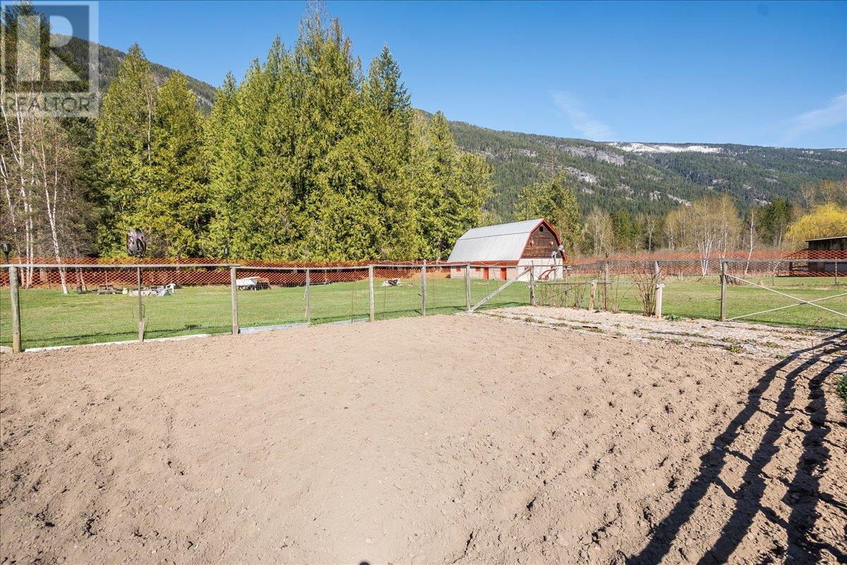 3006 Highway 6 Highway, Slocan Park, British Columbia  V0G 2E0 - Photo 9 - 10344520