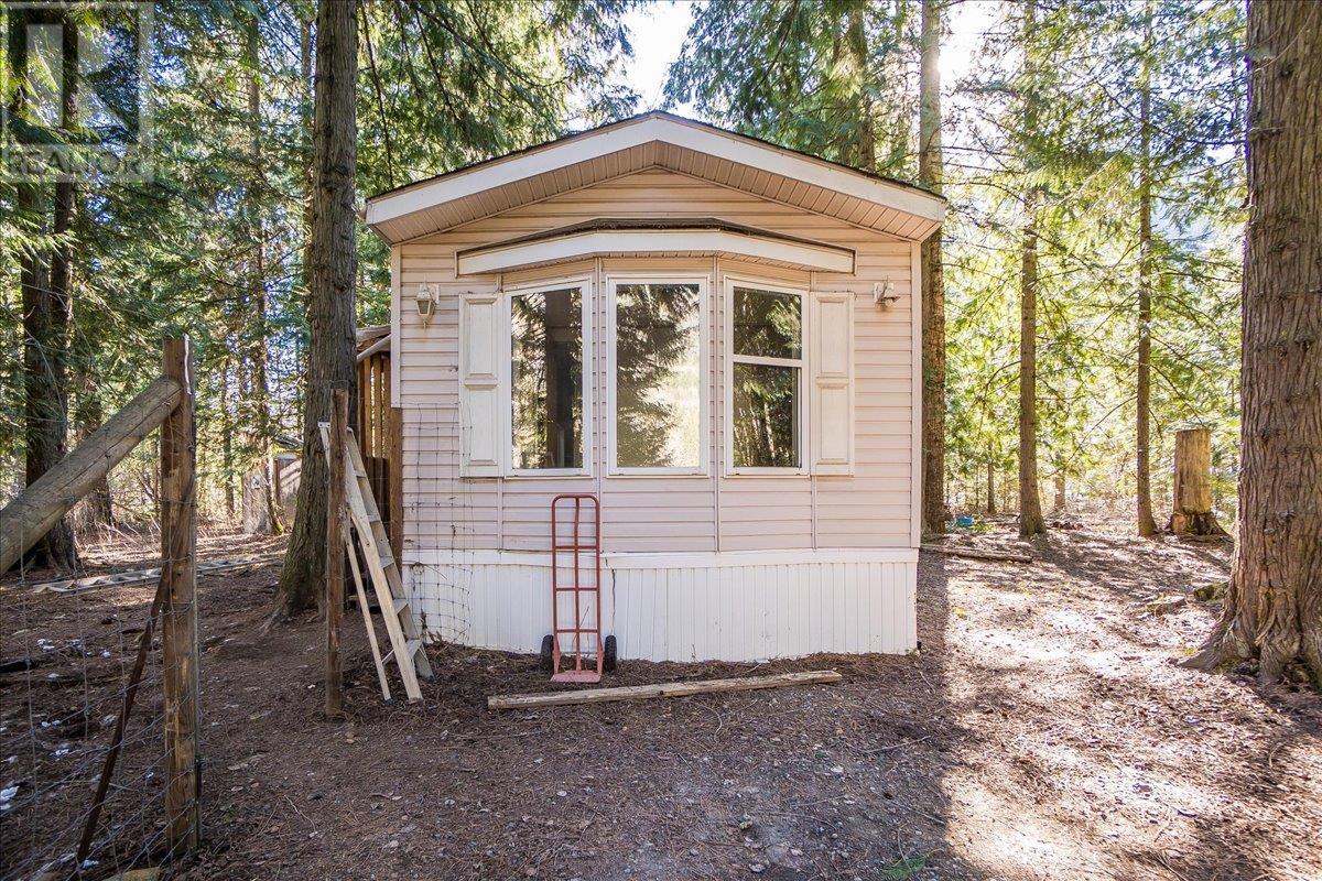 8751 Highway 6, Salmo, British Columbia  V0G 1Z0 - Photo 1 - 10344237