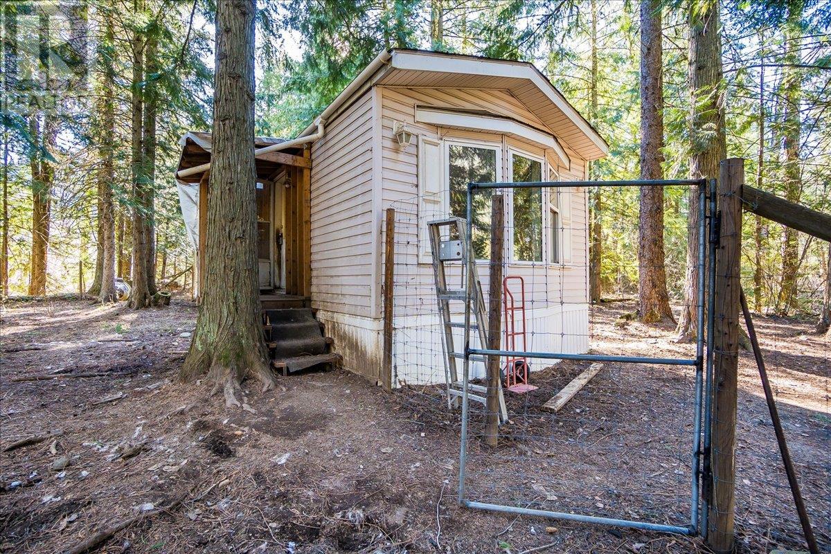 8751 Highway 6, Salmo, British Columbia  V0G 1Z0 - Photo 2 - 10344237