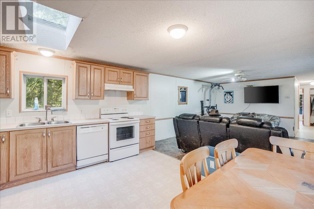 8751 Highway 6, Salmo, British Columbia  V0G 1Z0 - Photo 3 - 10344237