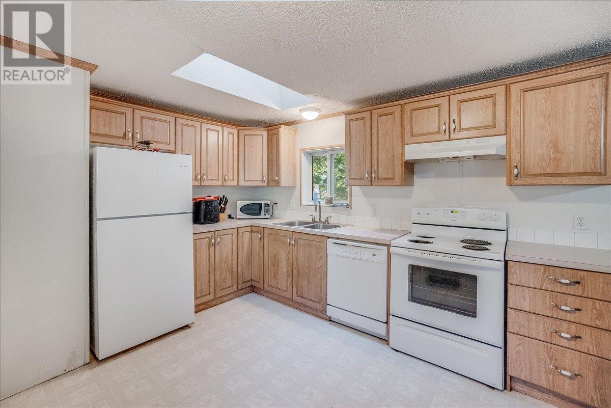 8751 Highway 6, Salmo, British Columbia  V0G 1Z0 - Photo 4 - 10344237