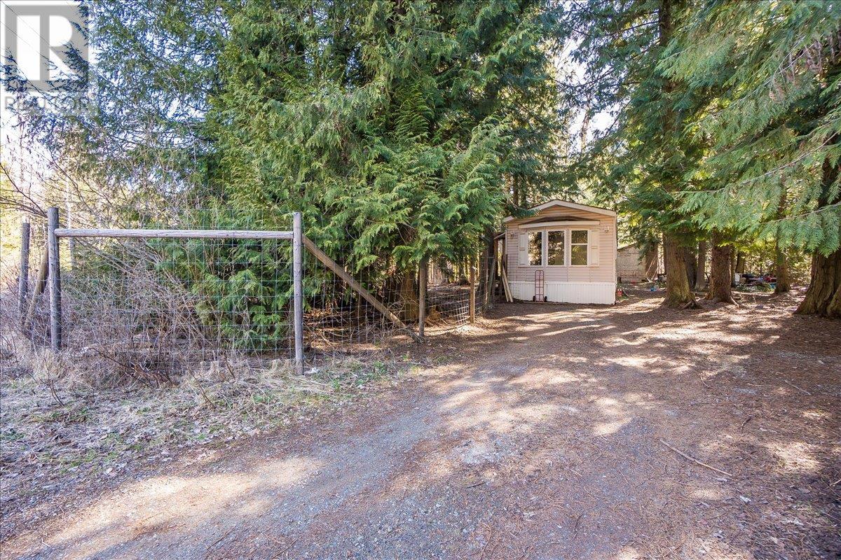 8751 Highway 6, Salmo, British Columbia  V0G 1Z0 - Photo 41 - 10344237