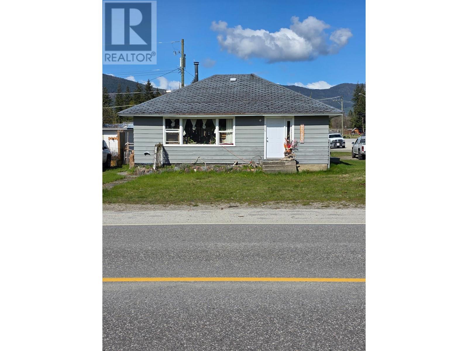 316 6th Avenue, Nakusp, British Columbia  V0G 1R0 - Photo 1 - 10344701