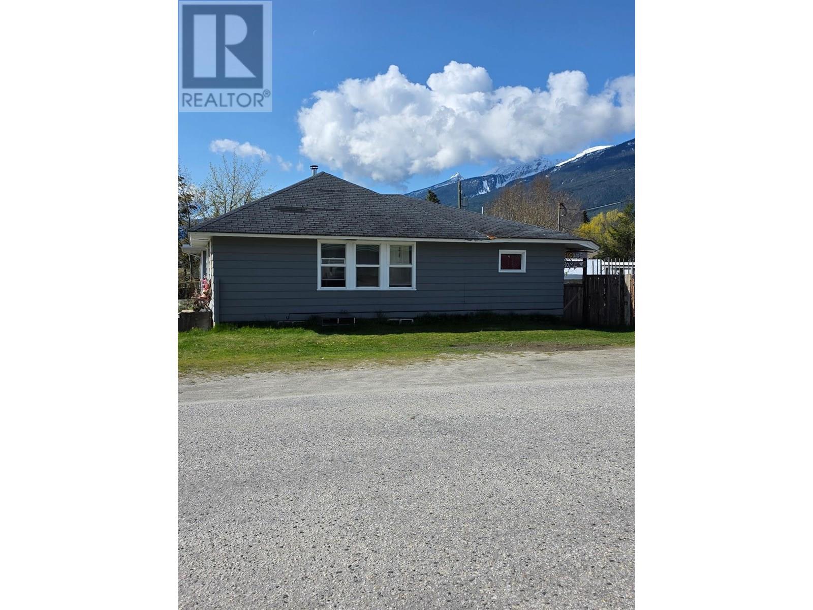 316 6th Avenue, Nakusp, British Columbia  V0G 1R0 - Photo 15 - 10344701