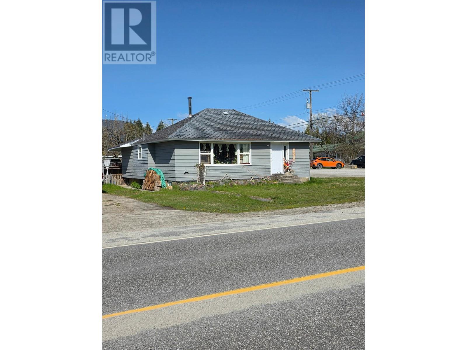 316 6th Avenue, Nakusp, British Columbia  V0G 1R0 - Photo 5 - 10344701