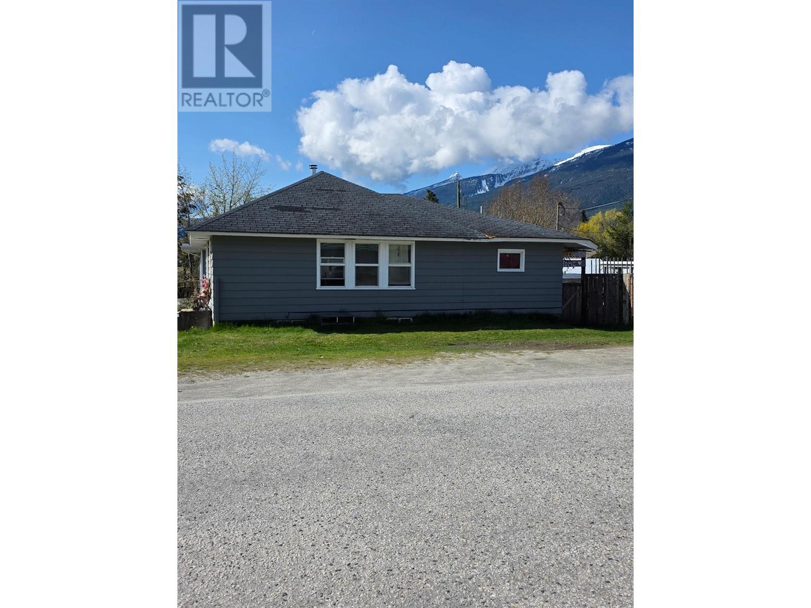 316 6th Avenue, Nakusp, British Columbia  V0G 1R0 - Photo 6 - 10344701