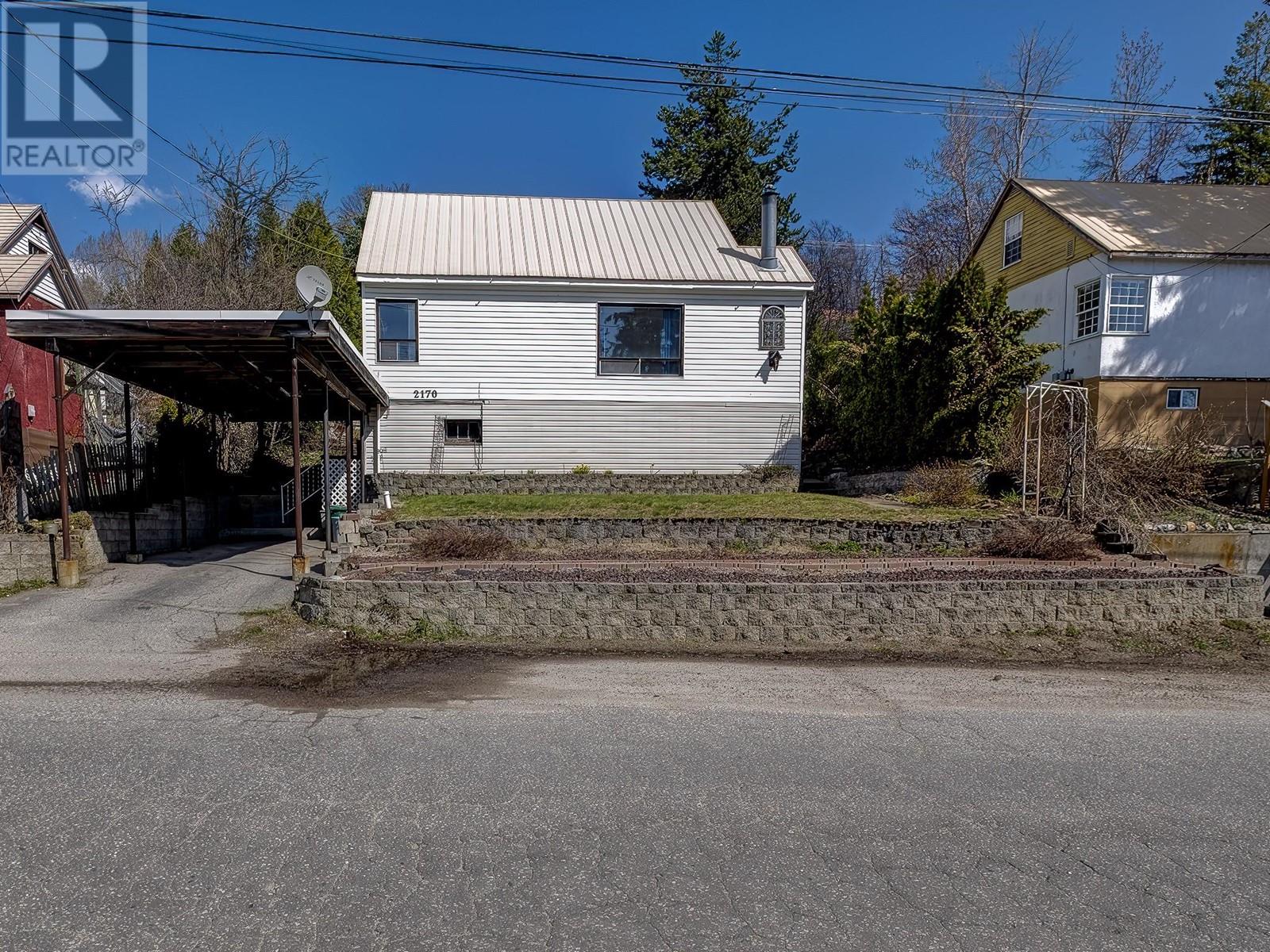 2170 Thompson Avenue, Rossland, British Columbia  V0G 1Y0 - Photo 3 - 10344212