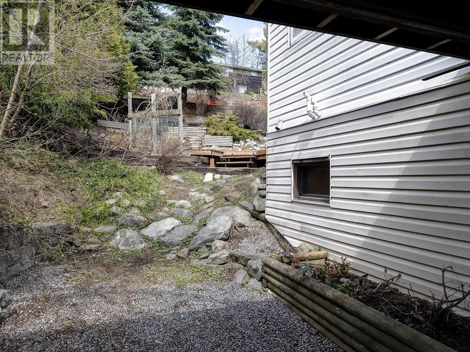 2170 Thompson Avenue, Rossland, British Columbia  V0G 1Y0 - Photo 37 - 10344212