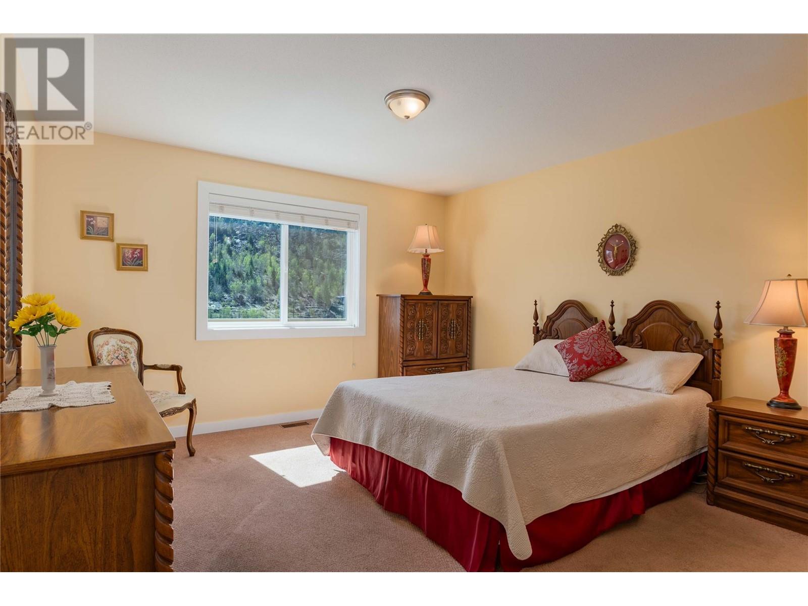 1214 Heather Place, Trail, British Columbia  V1R 4Y2 - Photo 10 - 10344264
