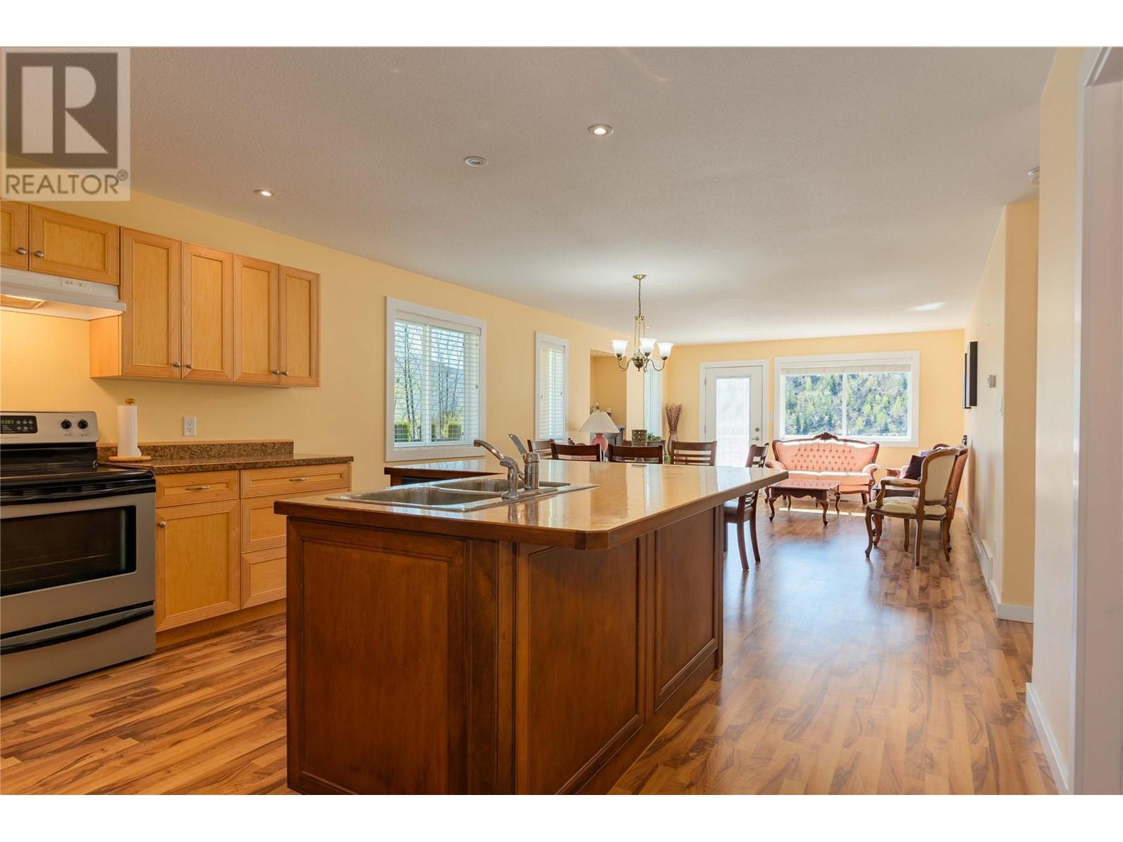 1214 Heather Place, Trail, British Columbia  V1R 4Y2 - Photo 2 - 10344264