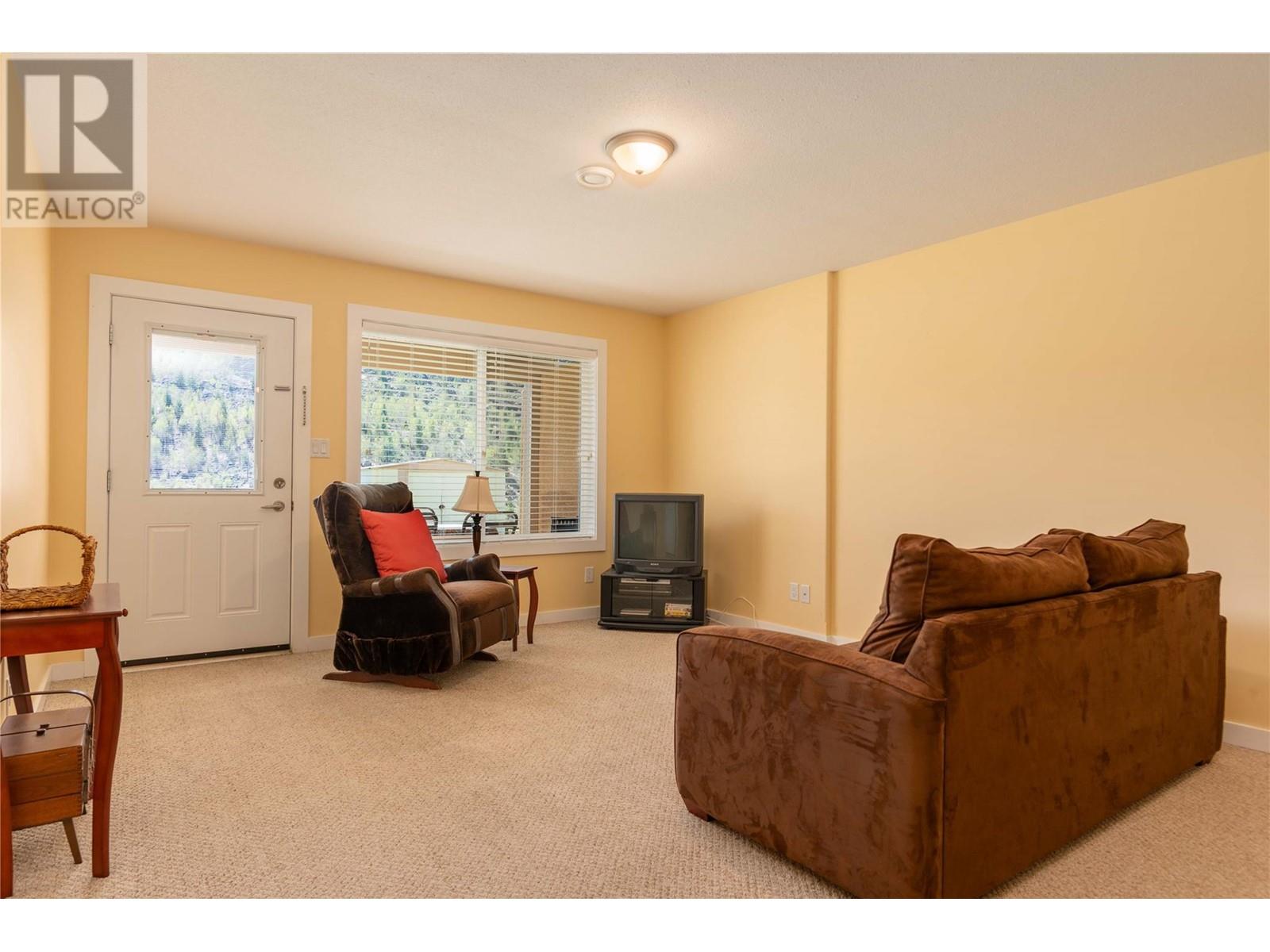1214 Heather Place, Trail, British Columbia  V1R 4Y2 - Photo 24 - 10344264