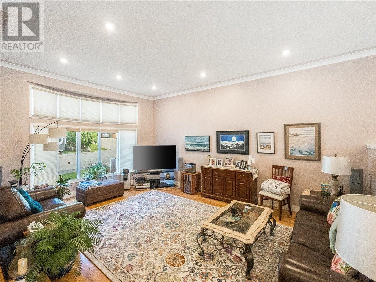 2310 Mcbride Street, Trail, British Columbia  V1R 4N8 - Photo 11 - 10344778