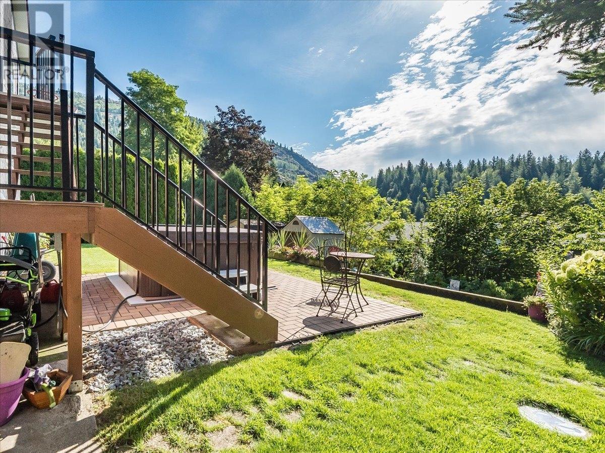 2310 Mcbride Street, Trail, British Columbia  V1R 4N8 - Photo 25 - 10344778