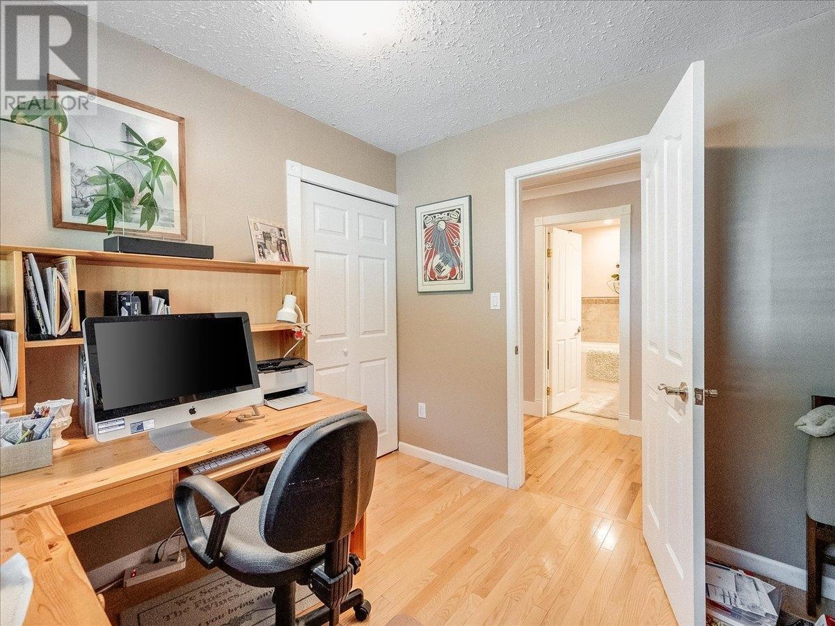 2310 Mcbride Street, Trail, British Columbia  V1R 4N8 - Photo 47 - 10344778