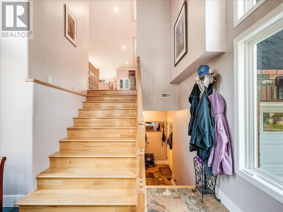 2310 Mcbride Street, Trail, British Columbia  V1R 4N8 - Photo 8 - 10344778