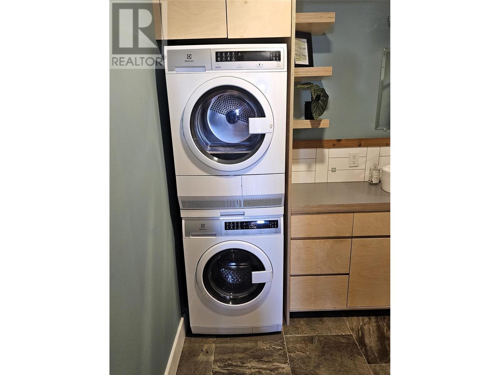 2034 Cliff Street, Rossland, British Columbia  V0G 1Y0 - Photo 12 - 10344722