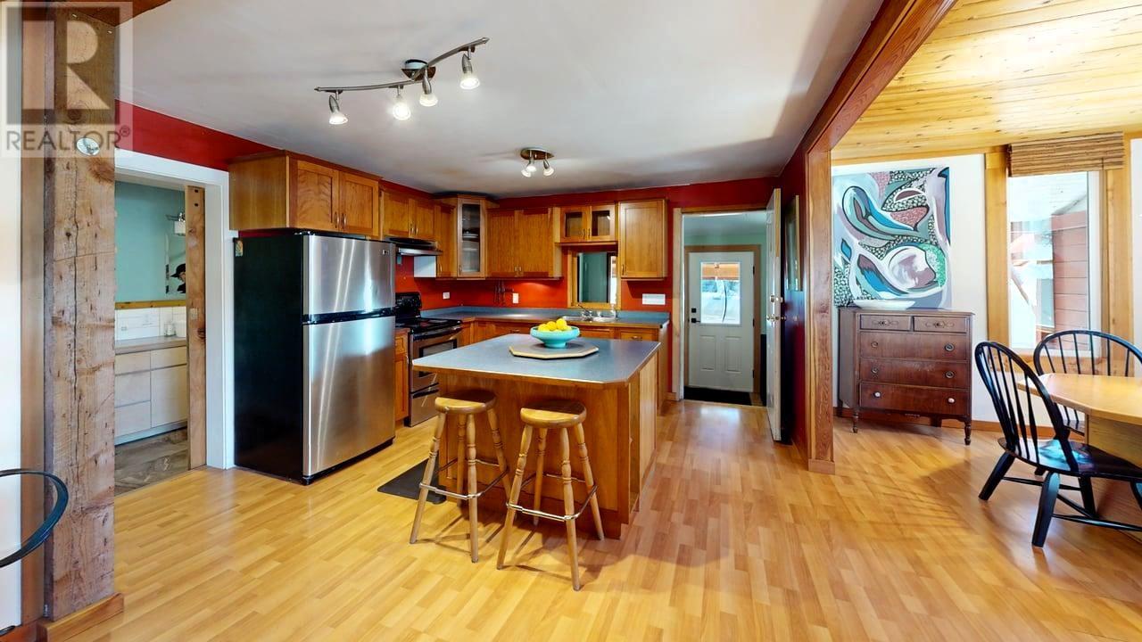 2034 Cliff Street, Rossland, British Columbia  V0G 1Y0 - Photo 2 - 10344722