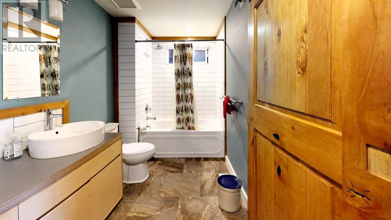 2034 Cliff Street, Rossland, British Columbia  V0G 1Y0 - Photo 7 - 10344722