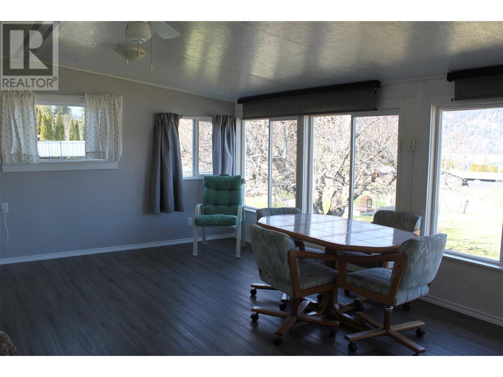208 Maple Street, Fauquier, British Columbia  V0G 1K0 - Photo 10 - 10344804