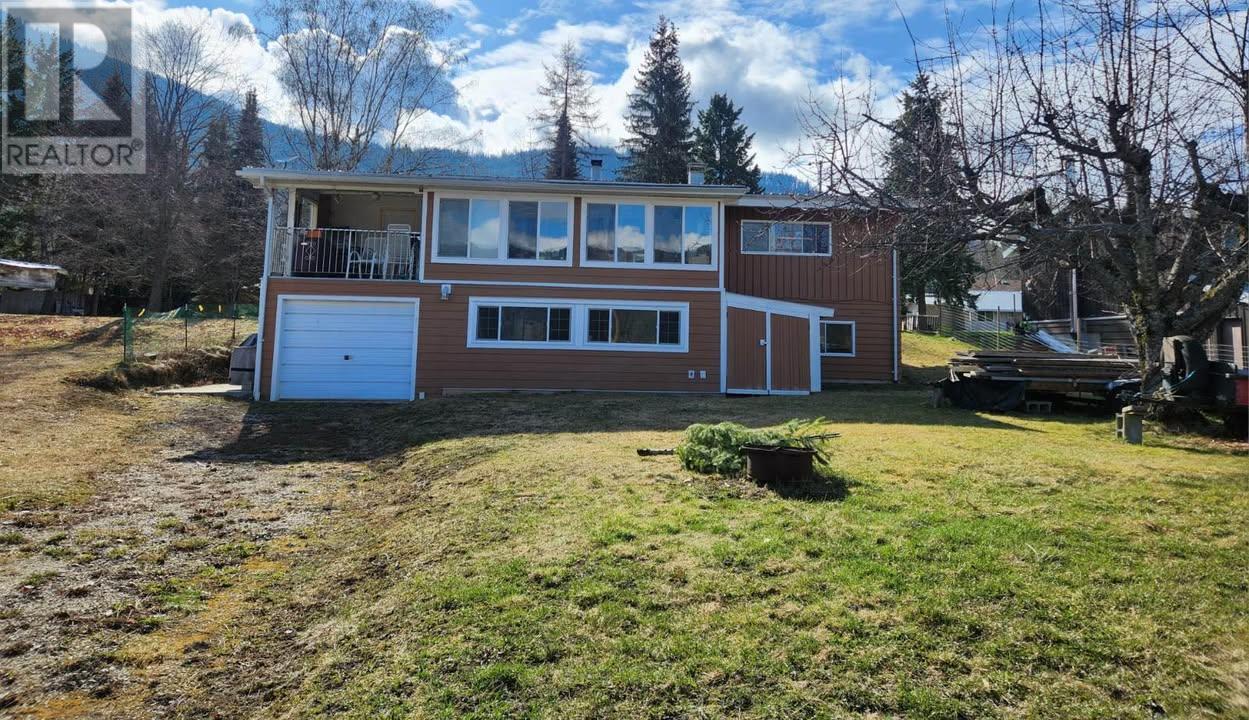 208 Maple Street, Fauquier, British Columbia  V0G 1K0 - Photo 2 - 10344804