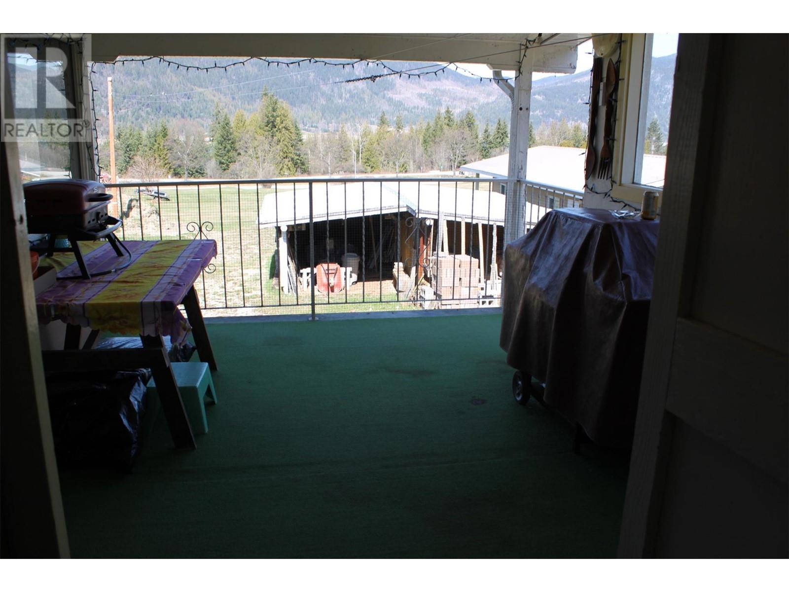 208 Maple Street, Fauquier, British Columbia  V0G 1K0 - Photo 27 - 10344804