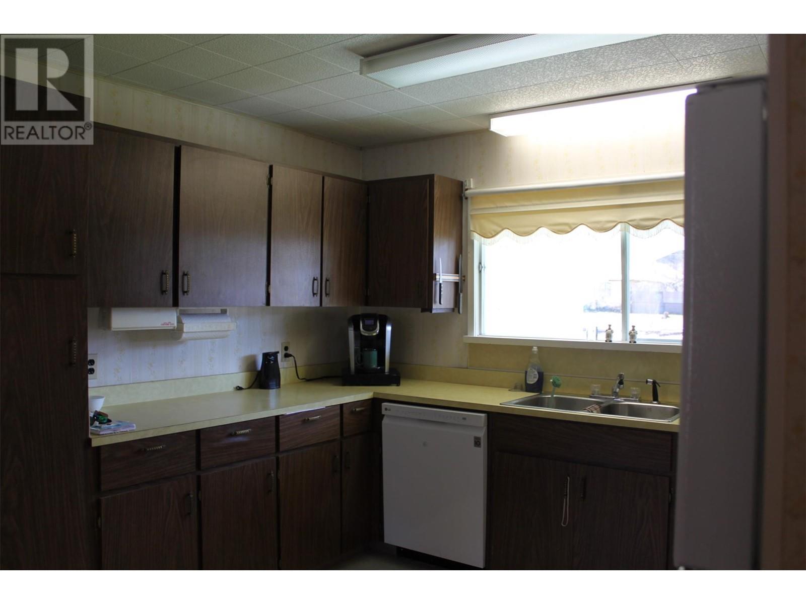 208 Maple Street, Fauquier, British Columbia  V0G 1K0 - Photo 5 - 10344804