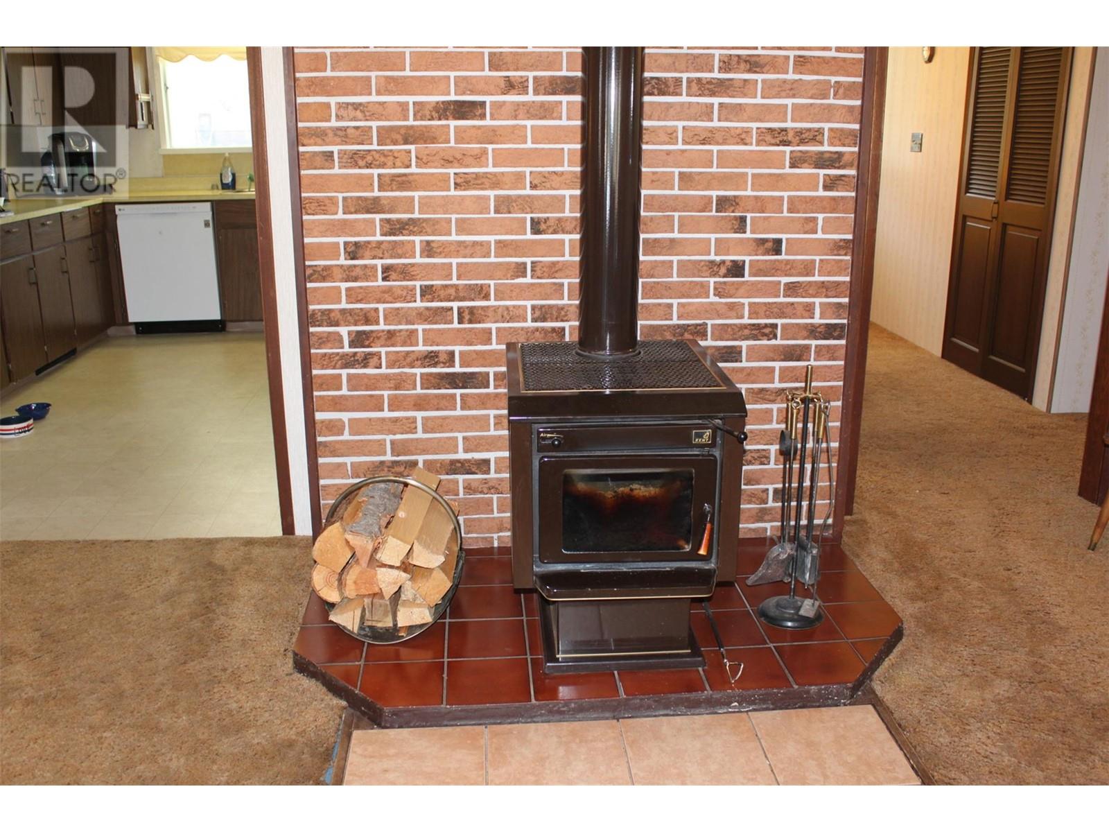 208 Maple Street, Fauquier, British Columbia  V0G 1K0 - Photo 8 - 10344804
