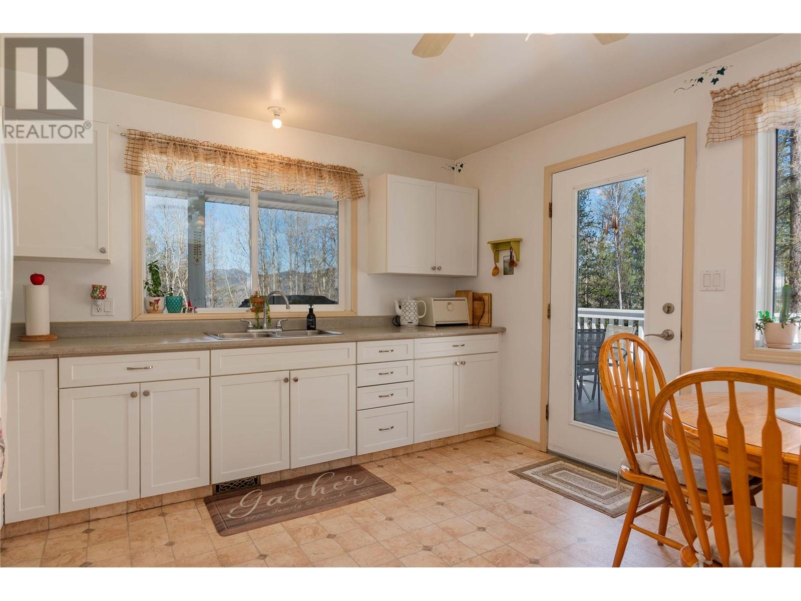 4155 Casino Road, Trail, British Columbia  V1R 4X3 - Photo 3 - 10344269