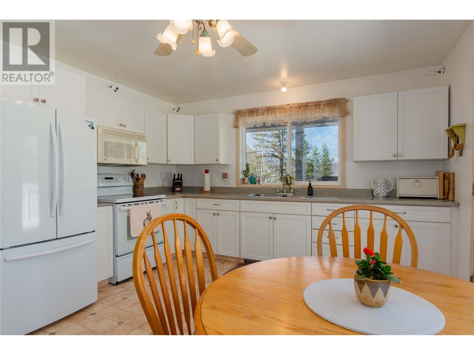 4155 Casino Road, Trail, British Columbia  V1R 4X3 - Photo 4 - 10344269