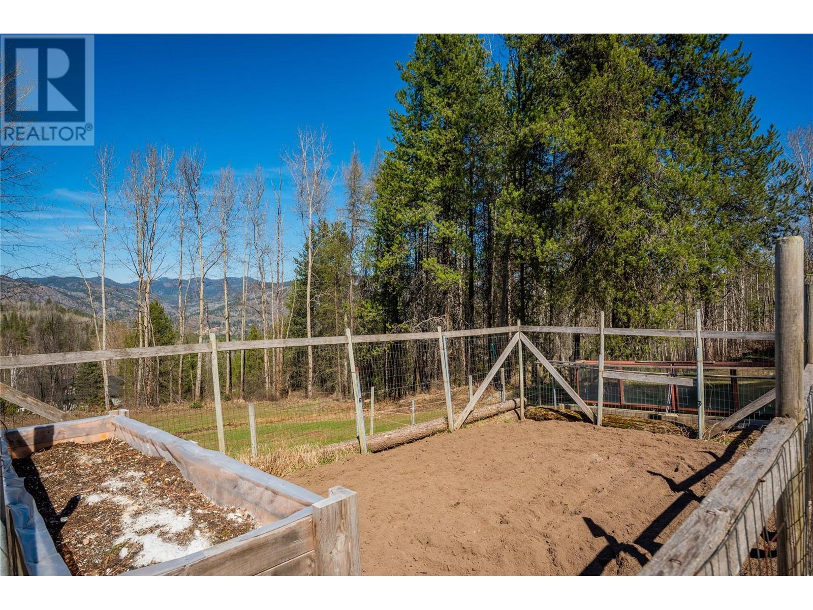 4155 Casino Road, Trail, British Columbia  V1R 4X3 - Photo 41 - 10344269