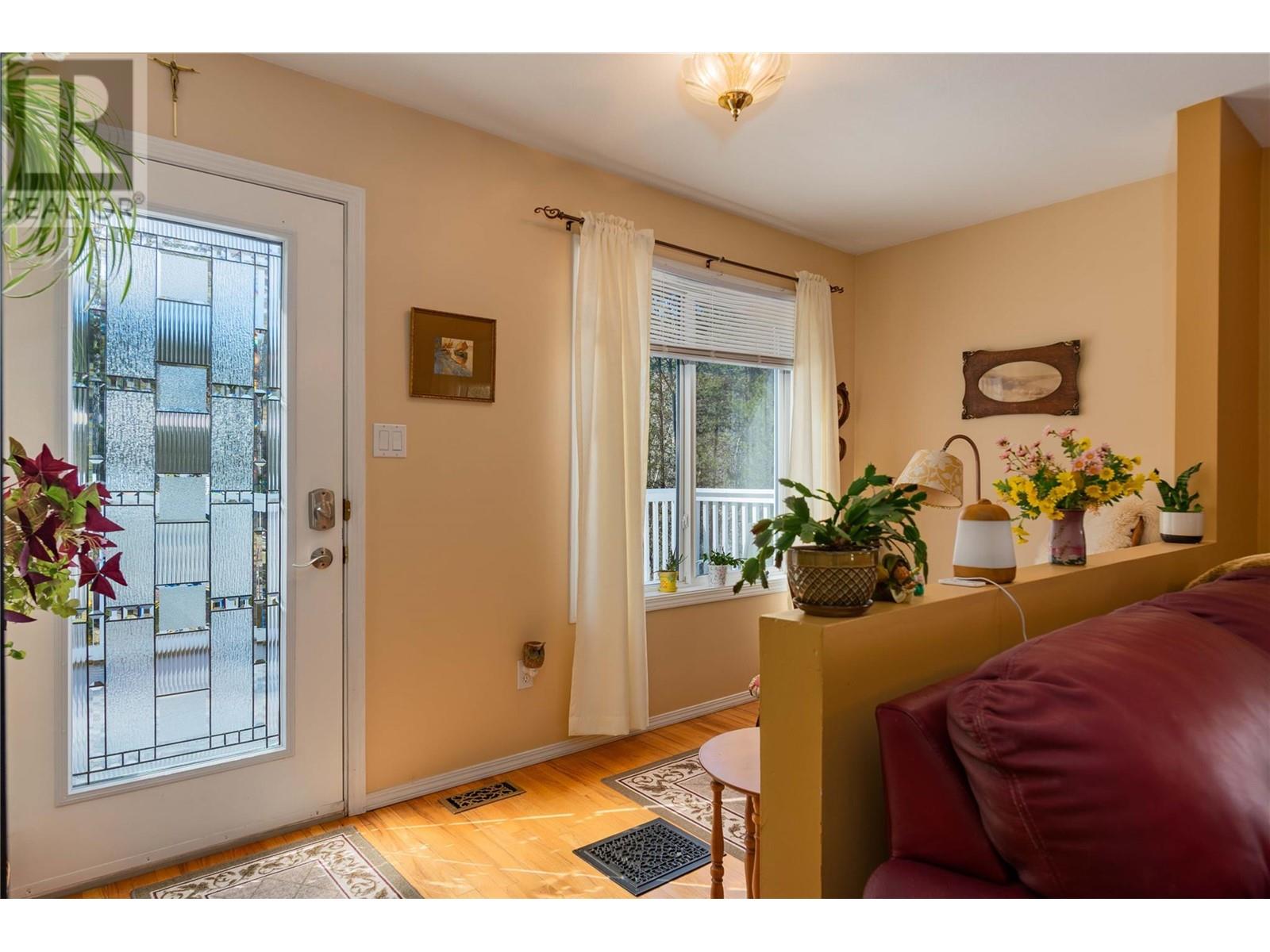 4155 Casino Road, Trail, British Columbia  V1R 4X3 - Photo 8 - 10344269